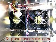 foto de ventiladores de discos duros en la caja de aluminio del pc - ensamblaje de pc - bricolaje de pc