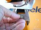 Bricolaje - instalar una antena parabolica - tuerca de sujeci�n de los LNB