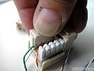 conectar una roseta RJ45 - bricolaje del pc - foto de apretar tapa en roseta RJ45